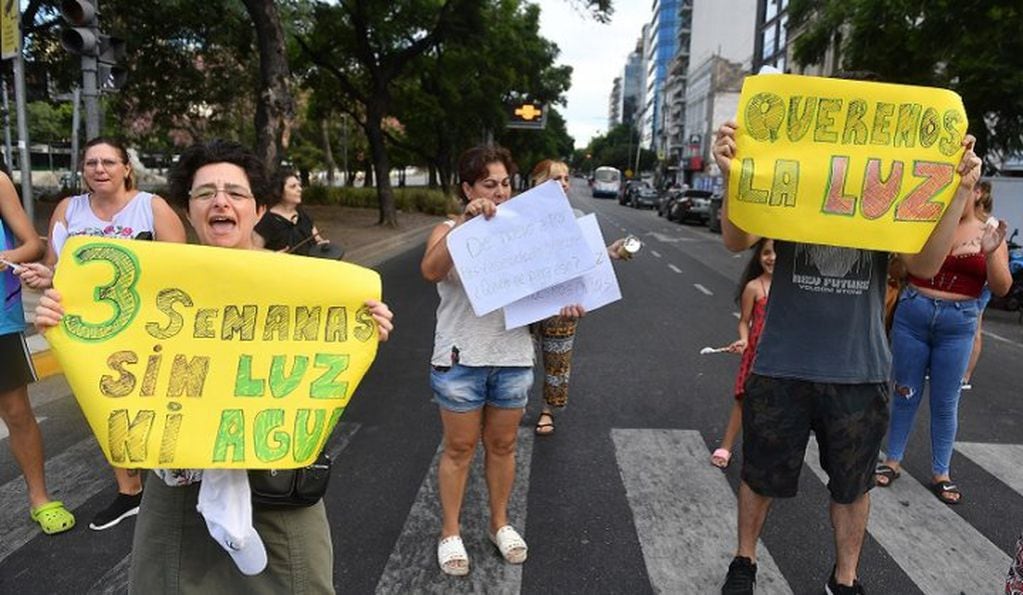 Edesur superó en críticas a Edenor en las redes sociales por los masivos y recurrentes cortes de luz.