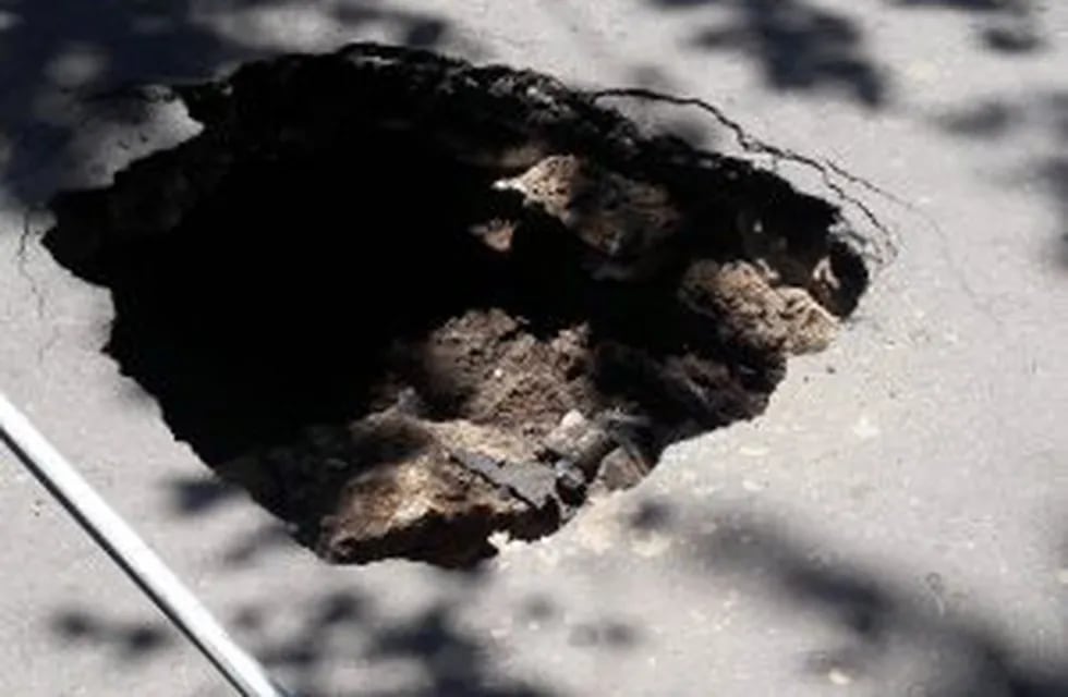 Vecinos denunciaron que se creó un crater en Antelo al 800, Arroyito.