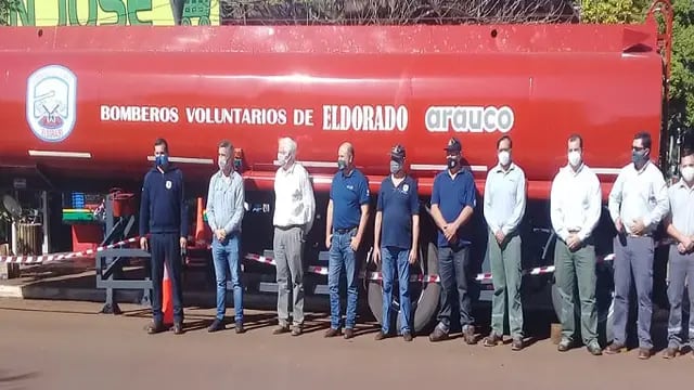 Eldorado: entregaron tanque de cisterna a bomberos voluntarios