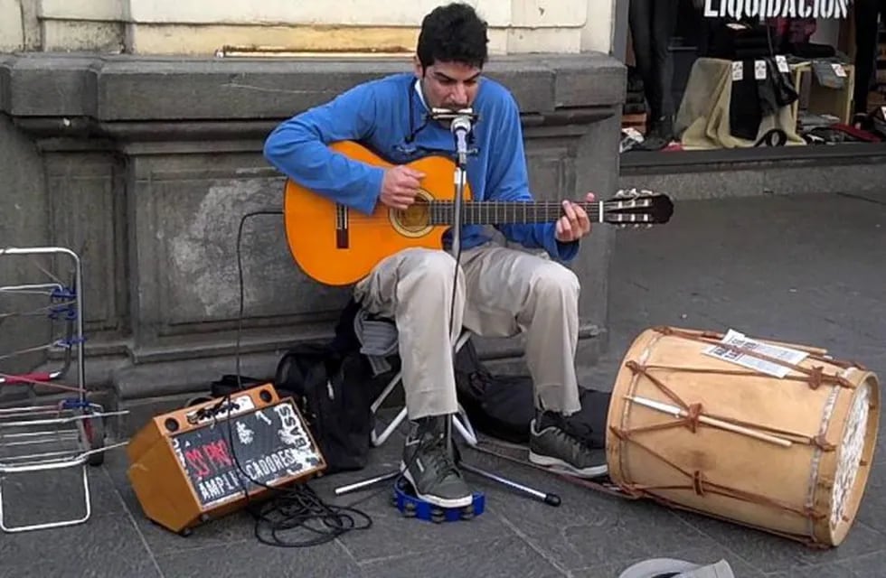 Músicos callejeros respaldan el arte callejero y brindarán un show (Archivo)