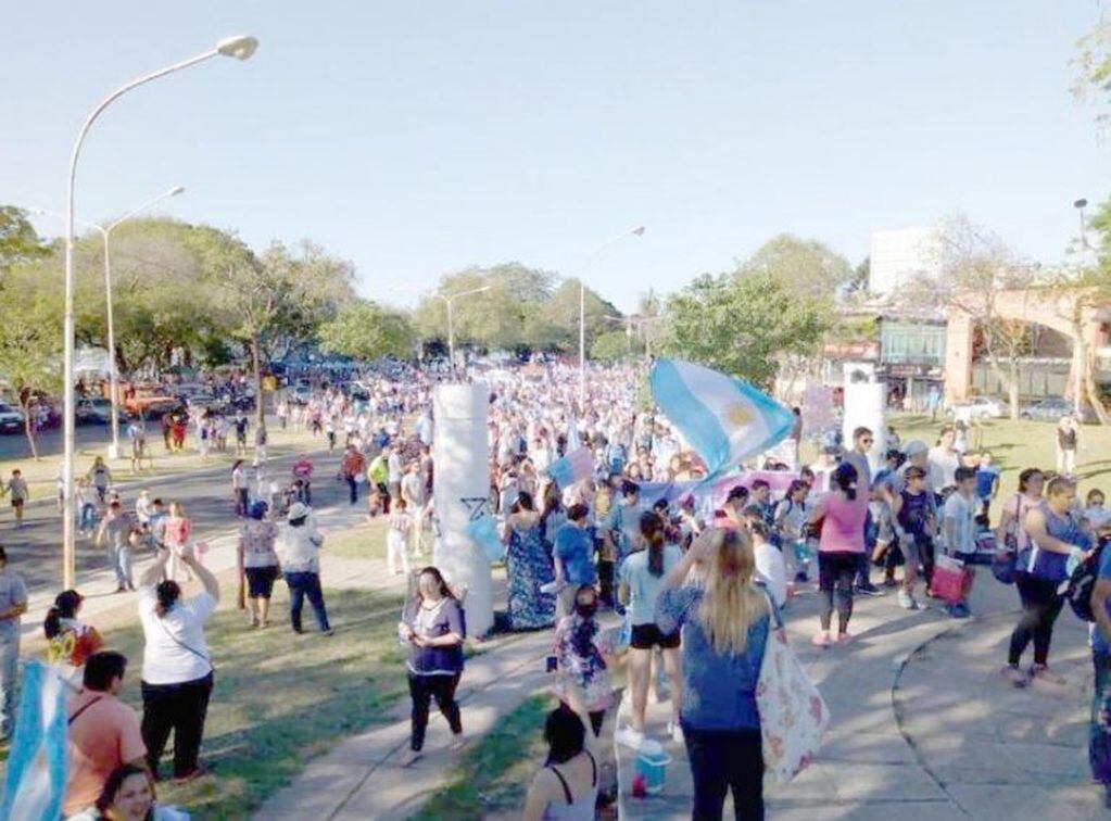 Marcha en contra de la ley de Educación Sexual Integral en Corrientes. (Foto: Época)