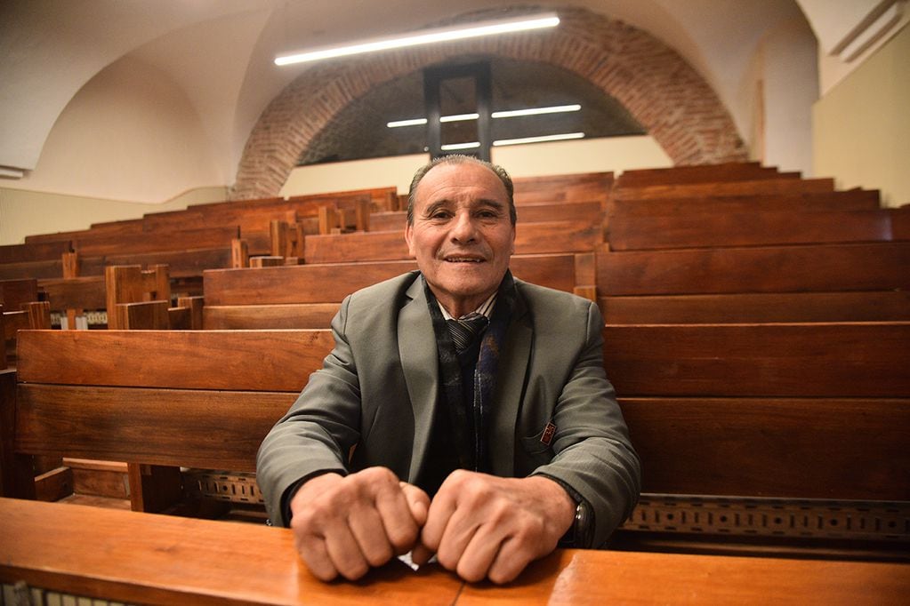 Ramón se jubila como portero encargado de la institución. 