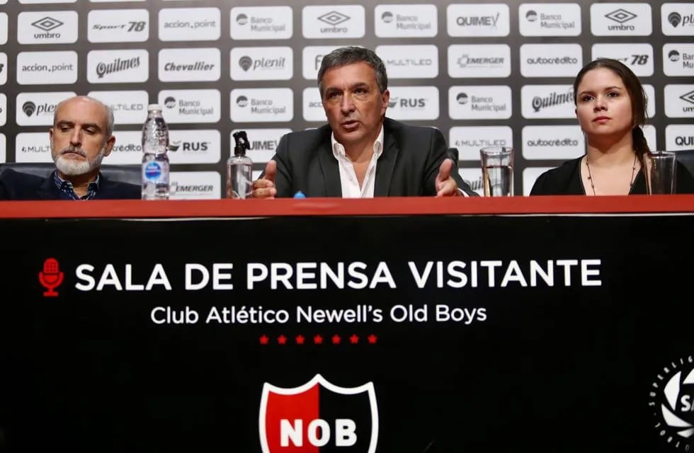 Ignacio Astore, presidente de Newell's Old Boys, explicó la situación institucional del club a través de una conferencia de prensa. (@Newells)