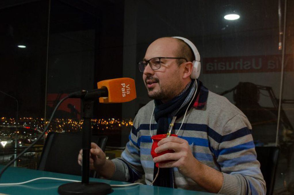 Esteban Parovel en Vía Ushuaia Radio.