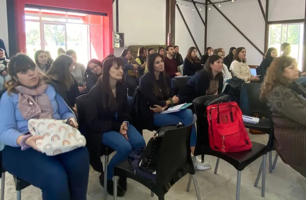 Integrantes de la Dirección de Género y Diversidad de Tres Arroyos participaron de un encuentro en Sierra de la Ventana