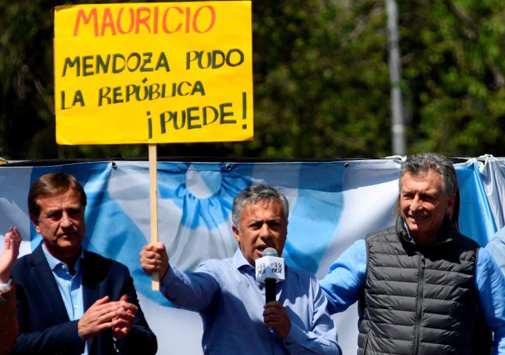 Alfredo Cornejo apoyó a Mauricio Macri en campaña en Mendoza.