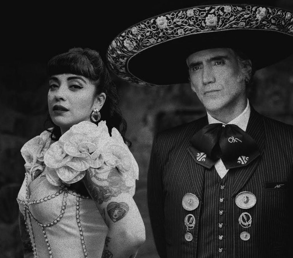 Mon Laferte junto a Alejandro Fernández. (Instagram/monlaferte)