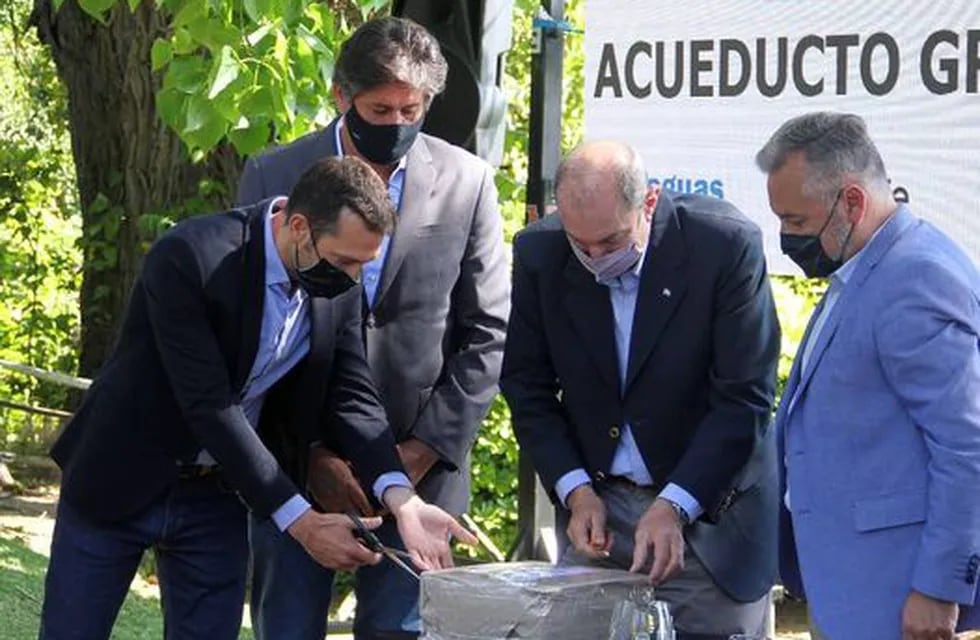 Pérez: Corsalini participó de la apertura de sobres para la ampliación del Acueducto Gran Rosario (Facebook Pablo Corsalini)
