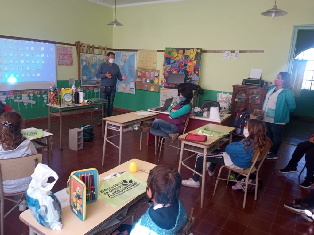 Charla sobre Gestión Ambiental en la escuela de La Sortija