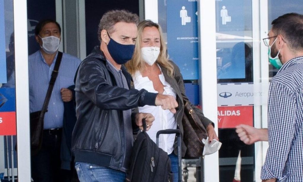 Luis Majul en su arribo al aeropuerto a Mendoza.