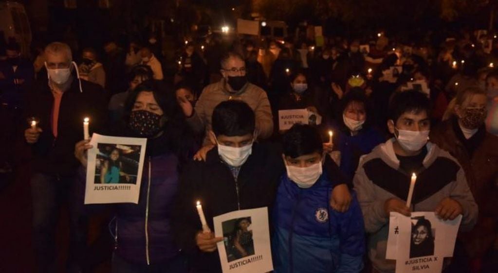 En la noche del miércoles se realizó una marcha en pedido de justicia por el crimen de Silvia Apaza.