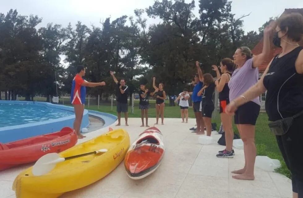 La Plata tiene su primera escuela Municipal de kayak y funciona todo el año.