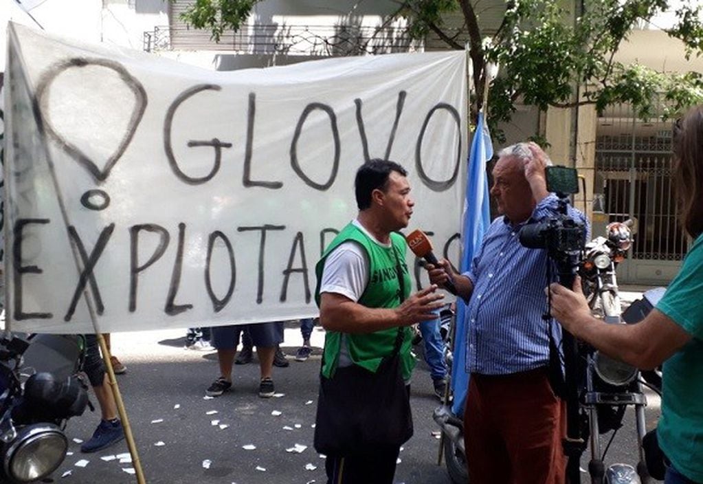 Cadetes protestaron contra la "precarización laboral" de las aplicaciones. (@Salaito10)