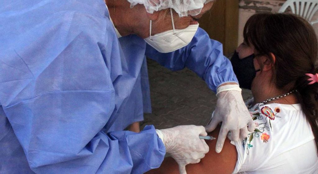 Vacunación en el Hospital Vicente Agüero de Jesús María. (La Voz)