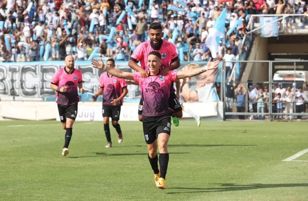 También el segundo gol del partido fue convertido por Lucas Chiozza, esta vez a los 41minutos del segundo tiempo.