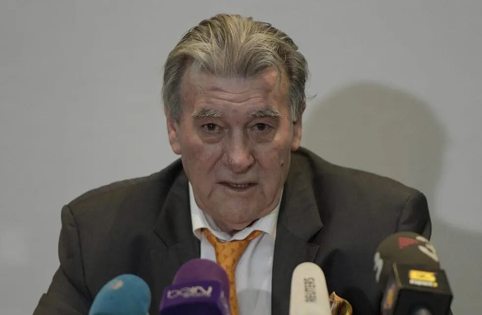 Argentina's Football Association (AFA) acting president, Armando Perez  talks with the international media during a meeting at the AFA headquarters in Buenos Aires on September 12, 2016. / AFP PHOTO / JUAN MABROMATA buenos aires Armando Perez presidente de la afa titular de la asociacion del futbol argentino conferencia de prensa