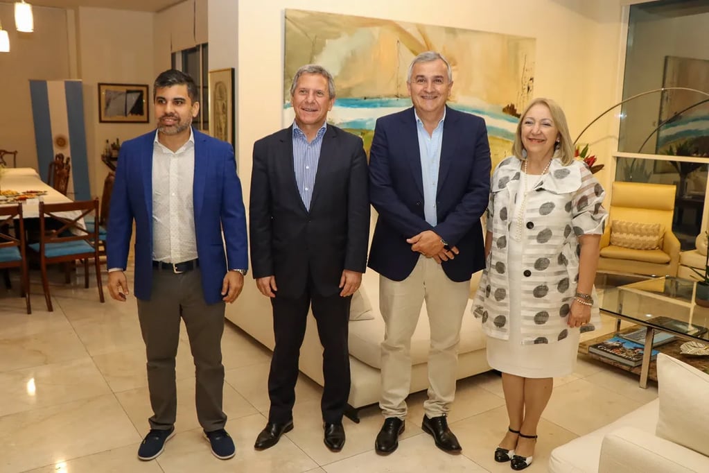 La senadora nacional por Jujuy Silvia Giacoppo acompañó al gobernador Morales en el encuentro con empresarios en la embajada argentina en Panamá.