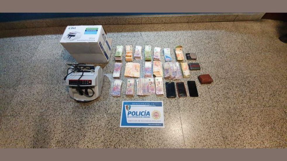 Llevaban 560 000 Pesos Encima Y La Maquina Para Contar Billetes Via Cordoba