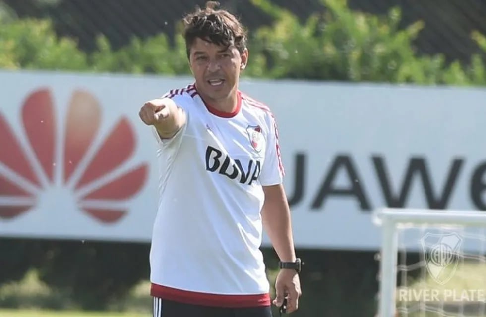 Marcelo Gallardo guardó titulares en la u00faltima pru00e1ctica de River.