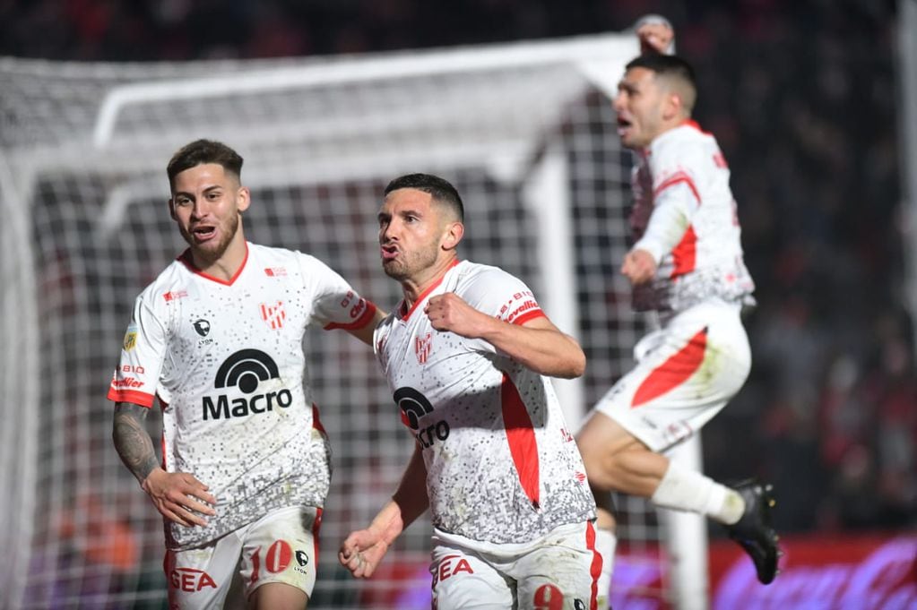 Adrián Martínez festejando el gol de Instituto ante Lanús, que luego fue anulado a instancias del VAR. (Facundo Luque / La Voz)