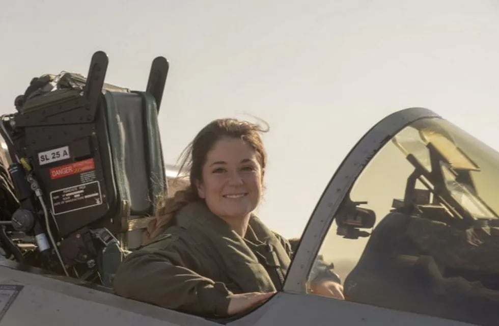 Sofía Vier, la primera piloto de caza del país.