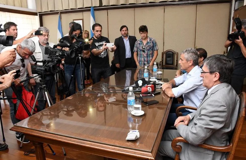 Imagen de la conferencia de prensa en Casa de Gobierno (Gobierno de La Pampa)