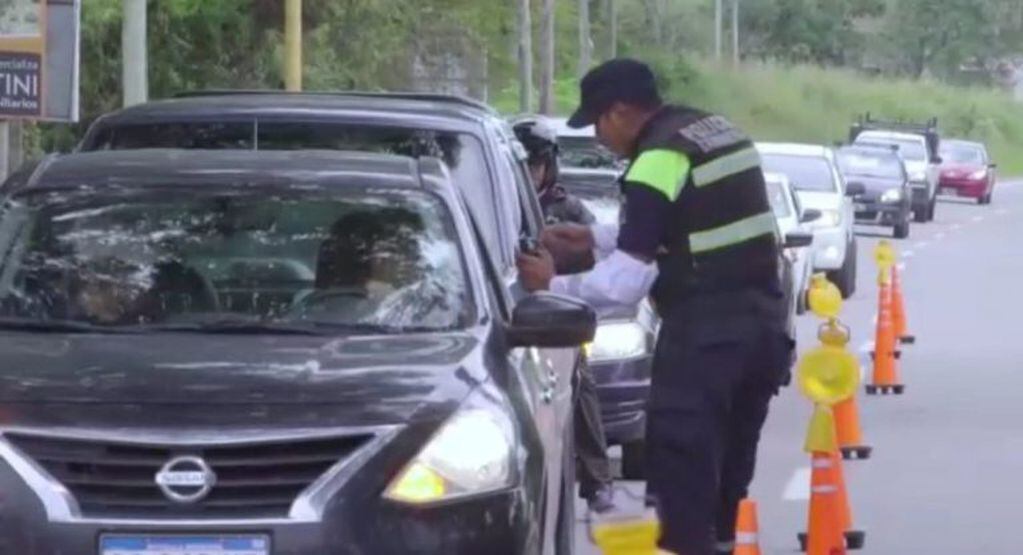La Policía de la Provincia y el área de Seguridad Vial realizan frecuentes controles en distintos puntos de la provincia.