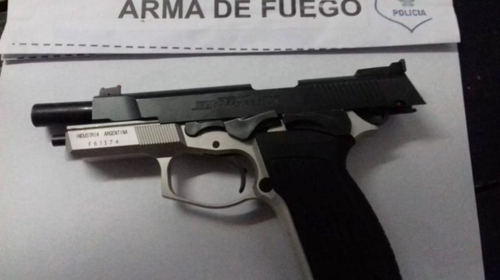 El arma secuestrada (Foto: Policía de Buenos Aires)