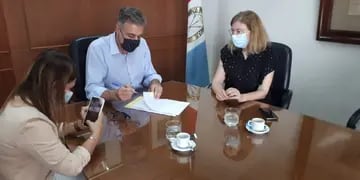Firmaron la elevación al Concejo Municipal de un proyecto de ordenanza para hacer más conexiones domiciliarias de cloacas