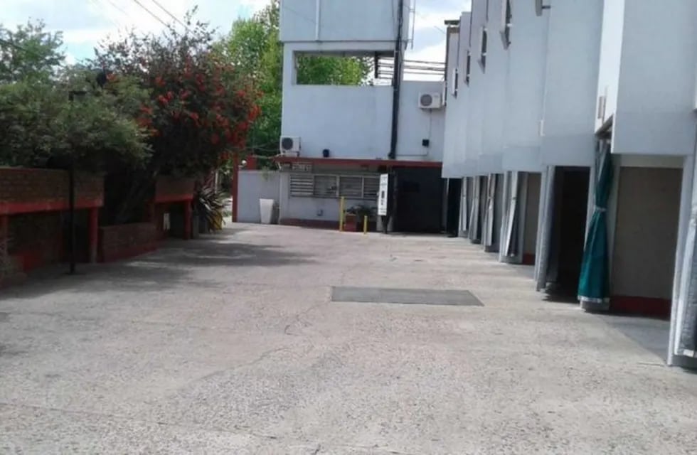 Una embarazada murió en un hotel alojamiento de Florencio Varela (Foto: Clarín)