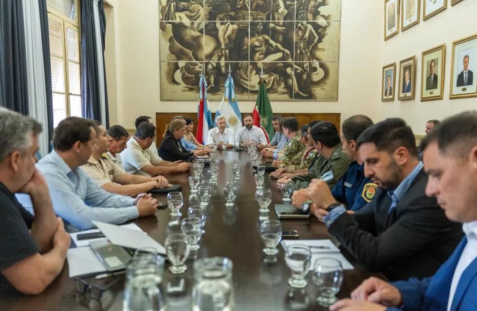 Reunión del Comité Operativo de Emergencia en Concordia con presencia del gobernador.