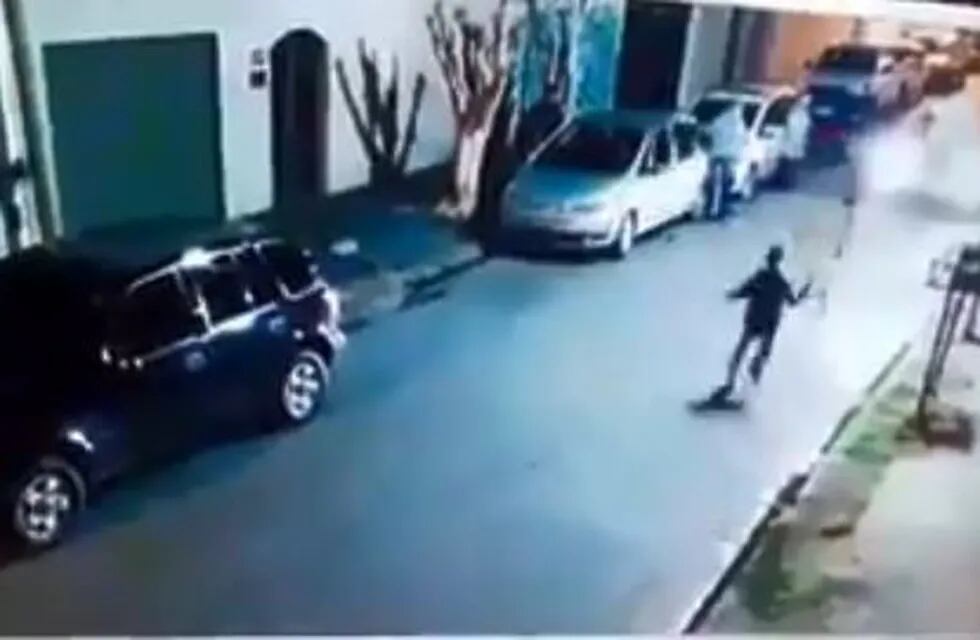 Nene de 12 años corrió con un palo a los ladrones que le robaron el auto a su abuelo.