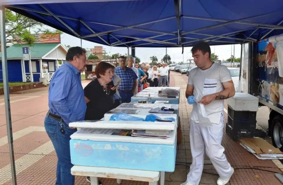 Pescado de mar vendido en Posadas por una cooperativa de Mar del Plata. (MisionesOnline)