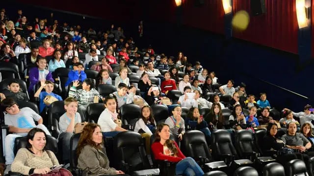 En sala. Los cines se las ingenian para no perder asistencia de público, más allá de la crisis. (Archivo La Voz). 