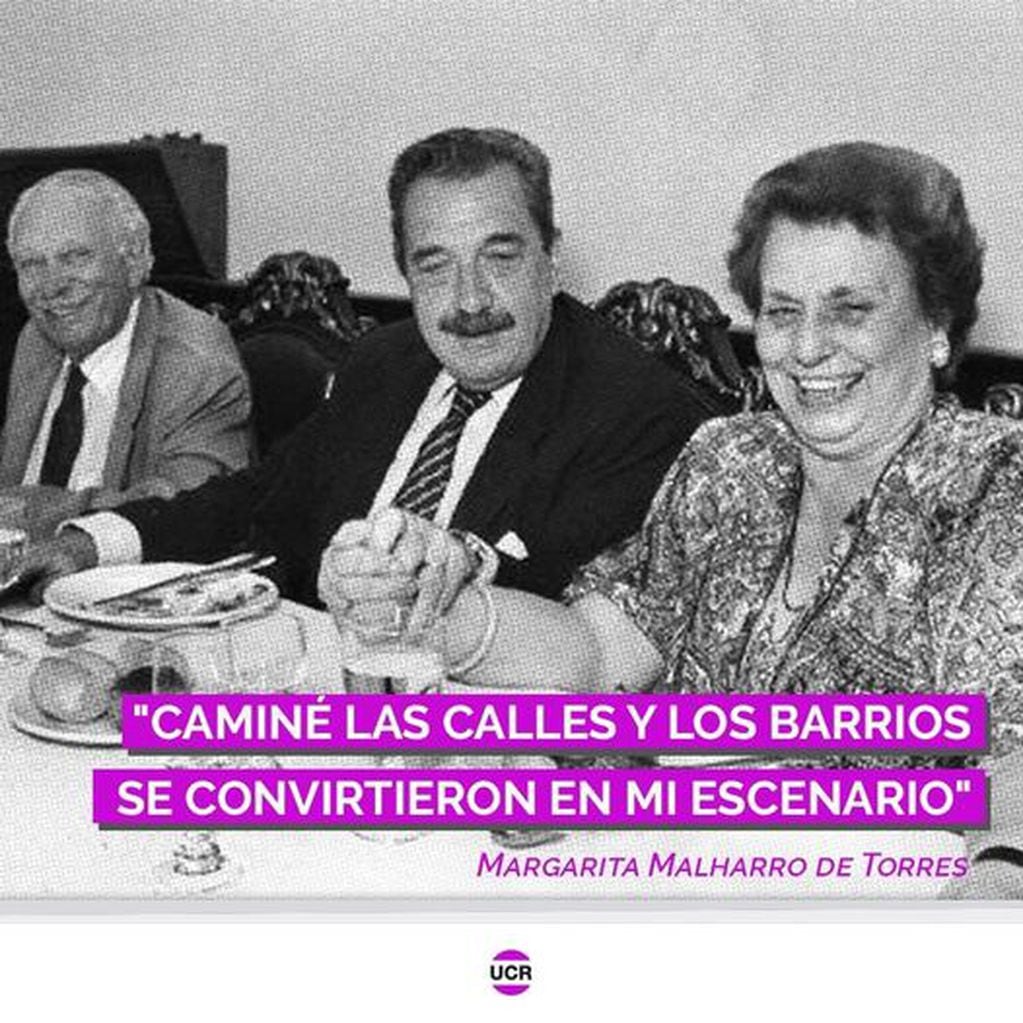 Margarita Malharro de Torres con el ex presidente, Raúl Ricardo Alfonsín. Foto: facebook @ucrnacional .