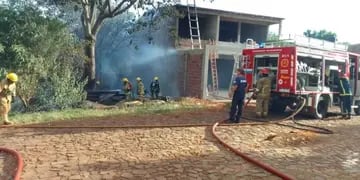 Incendio en Puerto Iguazú: bomberos logran sofocar las llamas a tiempo