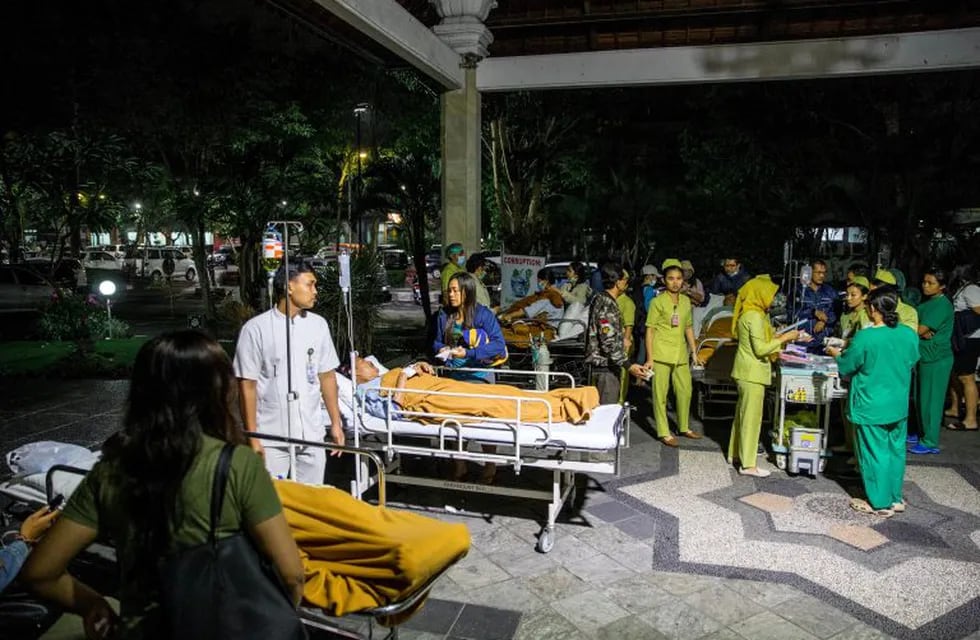 Al menos tres personas murieron en Indonesia tras un fuerte terremoto (Foto: Made Nagi/EFE/EPA)