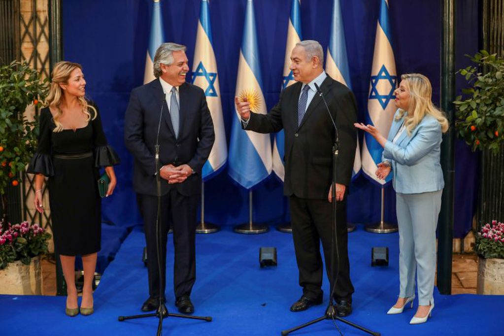 Alberto Fernández y Benjamin Netanyahu. (Foto: Oded Balilty/Pool via REUTERS)