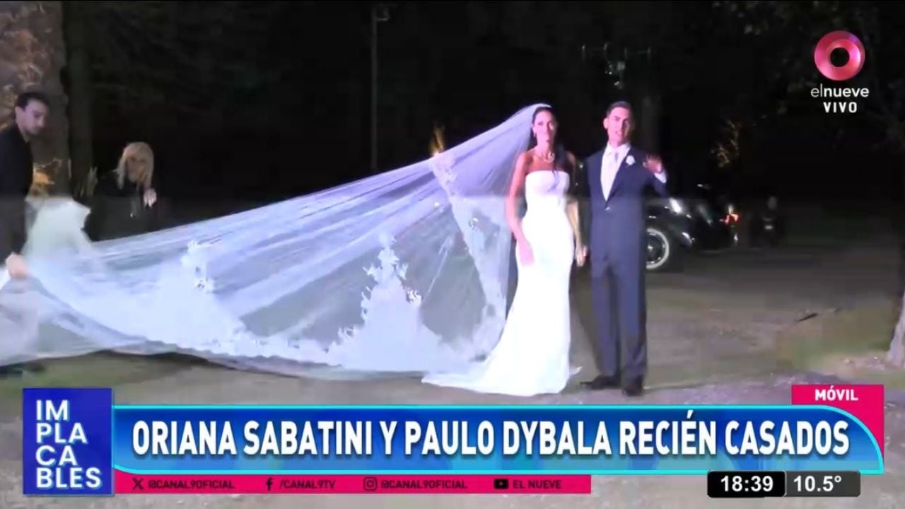 Oriana Sabatini y Paulo Dybala ante los medios como esposos.