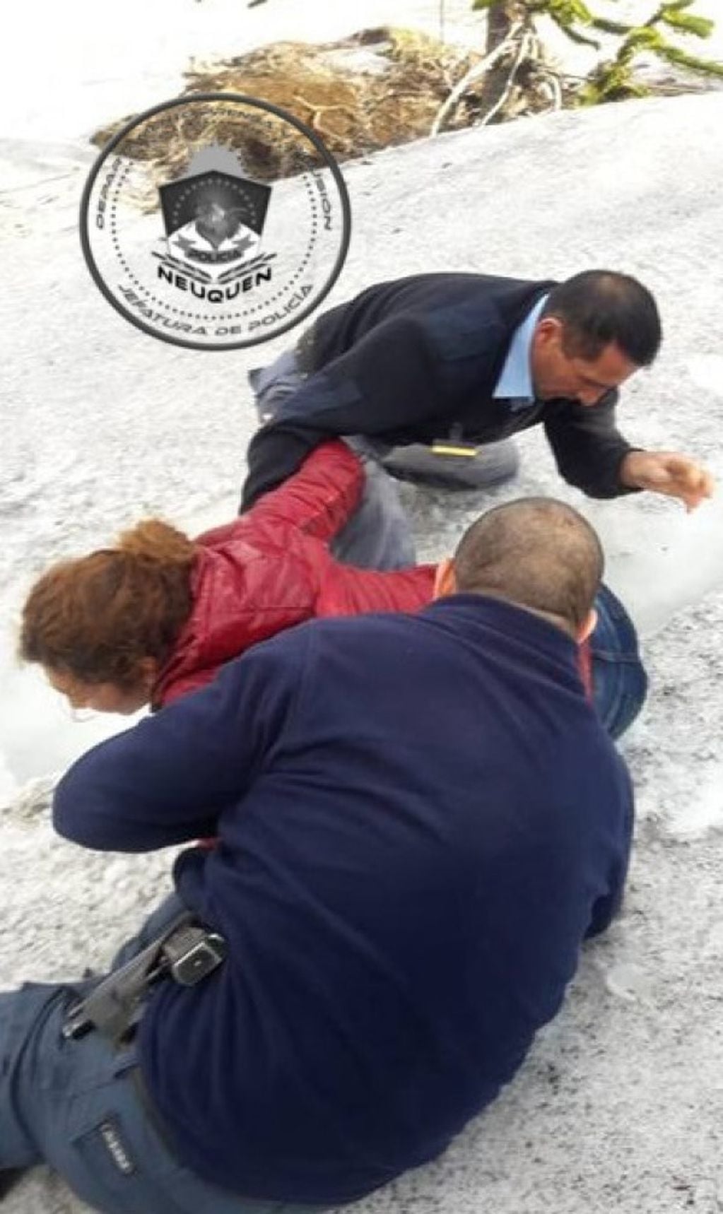 La policía de Neuquén intervino en el rescato (web)