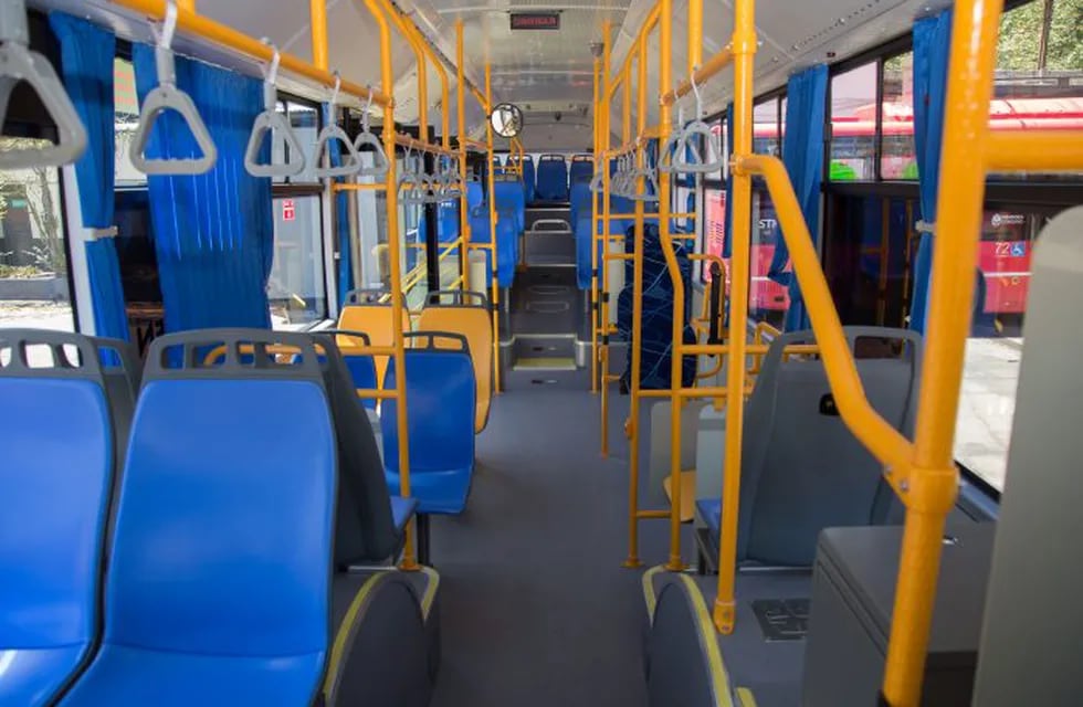 El gobierno de Mendoza suscribió un convenio de colaboración para aportar nuevos datos relacionados al transporte público de pasajeros. Gentileza Gobierno de Mendoza
