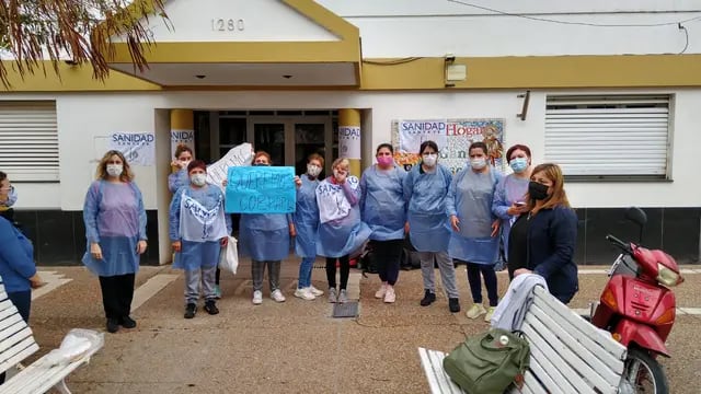 Manifestación de trabajadores de ATSA en reclamo de los salarios atrasados en el Hogar "San Francisco de Asís"