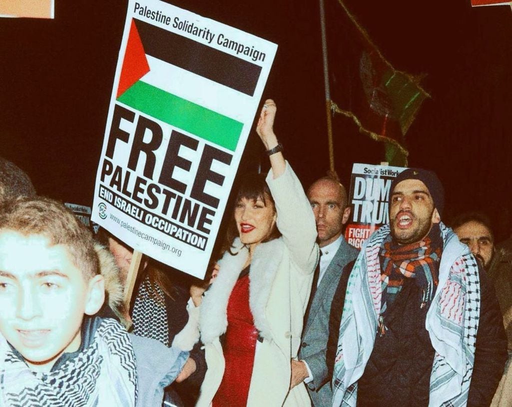 Bella Hadid en una marcha a favor de la liberación de Palestina en 2017.
