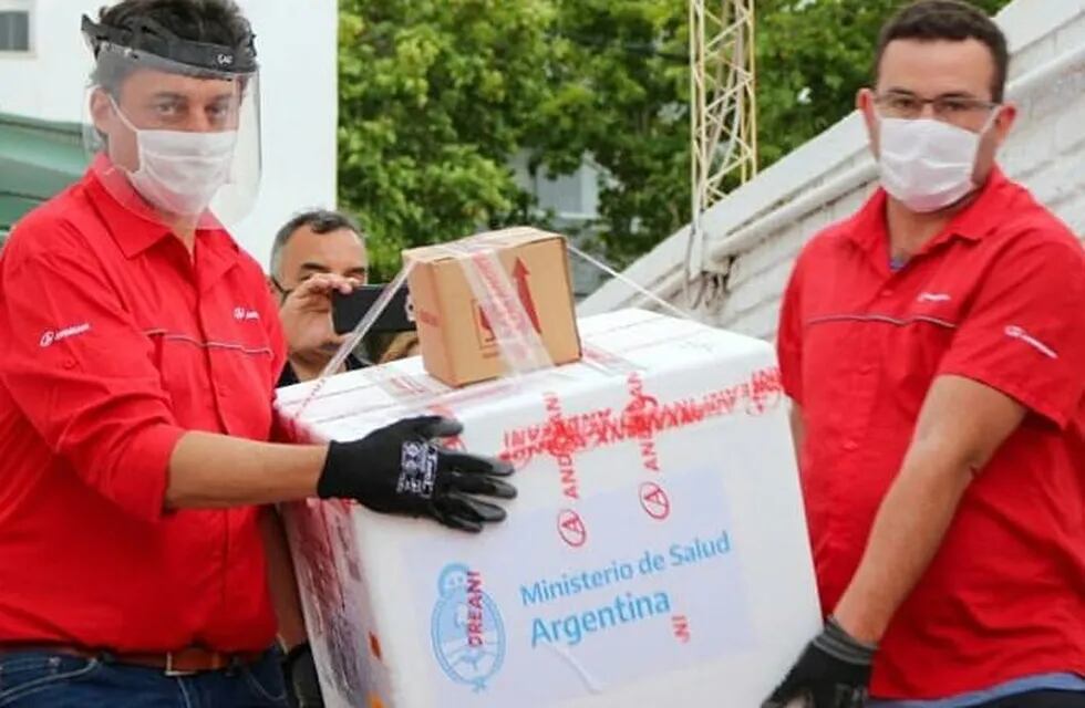 Llegaron 2.250 vacunas rusas a San Juan. Se trata de la segunda tanda, que sumada a la anterior totaliza 4.600 dosis.