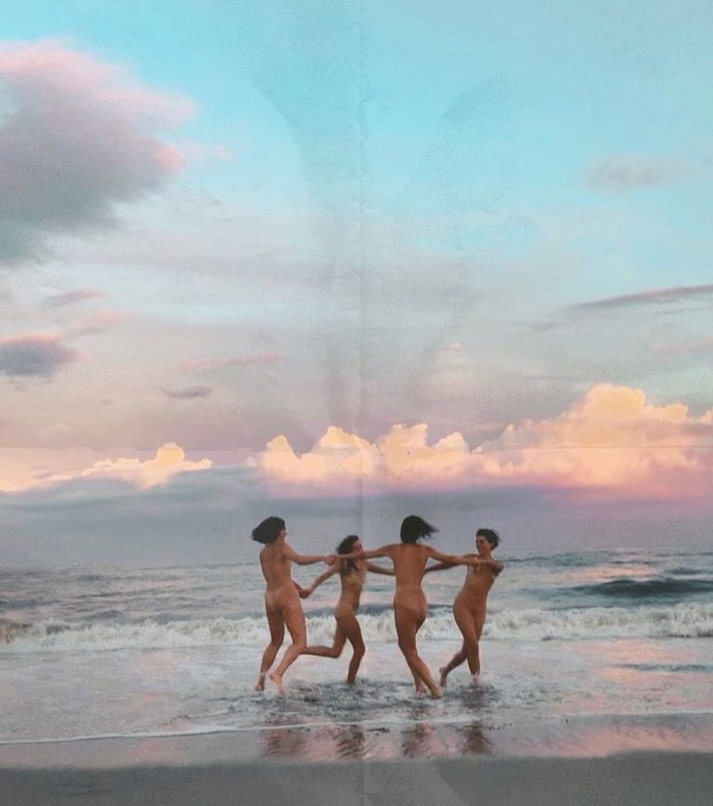 Calu Rivero se volvió a mostrar audaz y libre en la playa junto a sus amigas