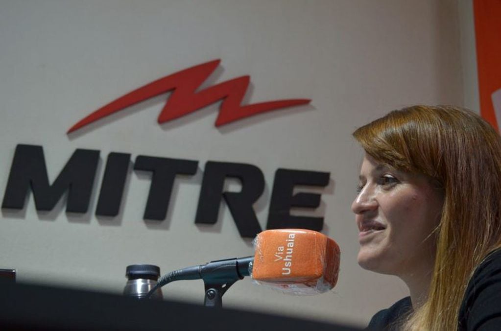 Noelia Trentino en Radio Mitre Ushuaia.