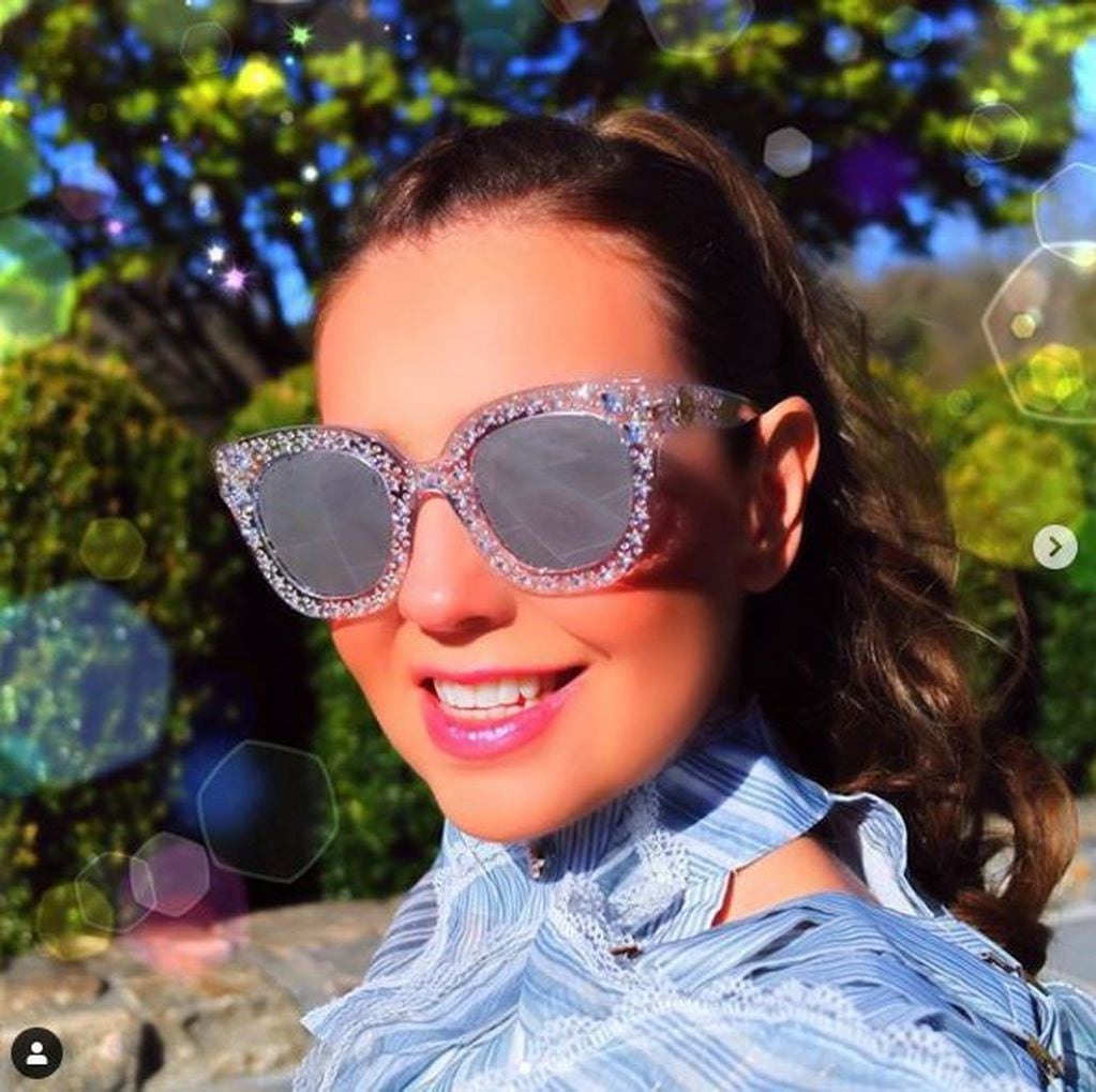 El look tornasolado de Thalia (Instagram)