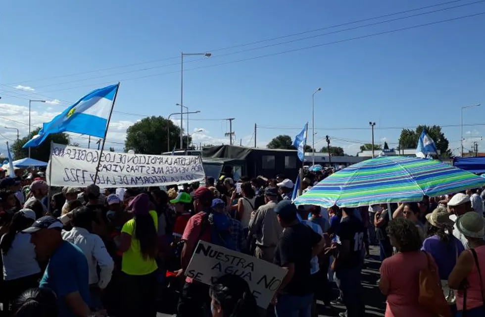 Protestas en San Carlos en contra de la Ley 7722 mendoza