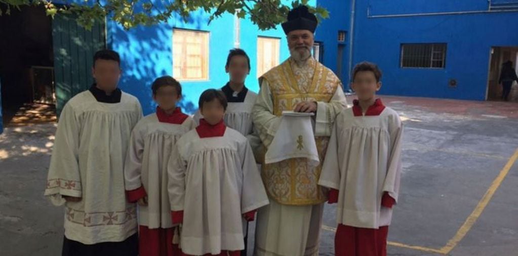 Ex alumnos del Colegio San Vicente de Paul advierten que el sacerdote está en contacto con menores en Puerto Iguazú (Web)
