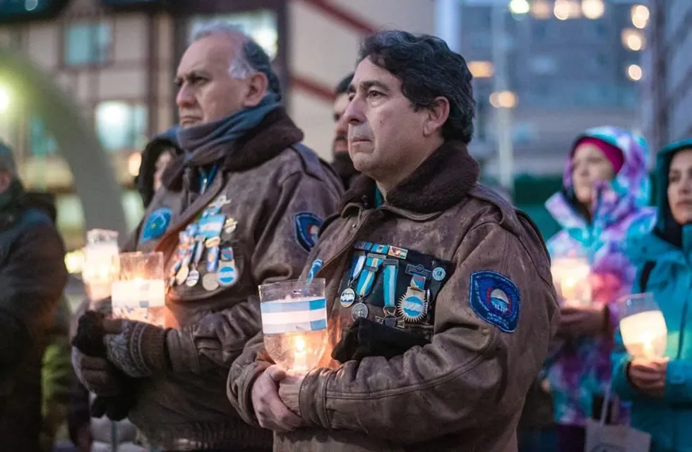 la Subcomisión de hijos e hijas “Herederos de la Causa Malvinas” dependientes del Centro de Excombatientes de Malvinas en Ushuaia, llevaron a cabo la 2° Marcha de Antorchas